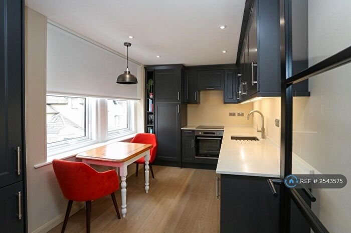 1 Bedroom Flat To Rent In High Street, Tisbury, Salisbury, SP3