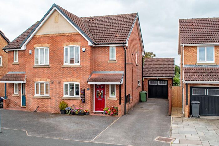 3 Bedroom Semi-detached House For Sale In Suffield Road, Gildersome, LS27