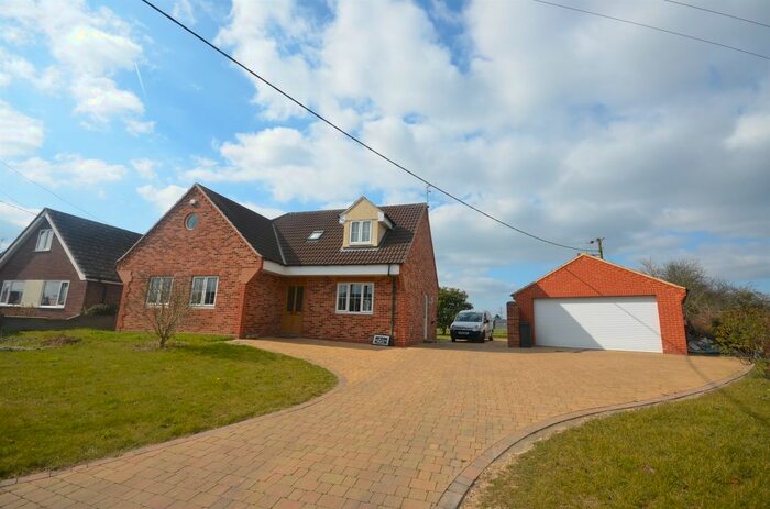 4 Bedroom Detached Bungalow For Sale In Lanham Green Road, Cressing, Braintree, CM77