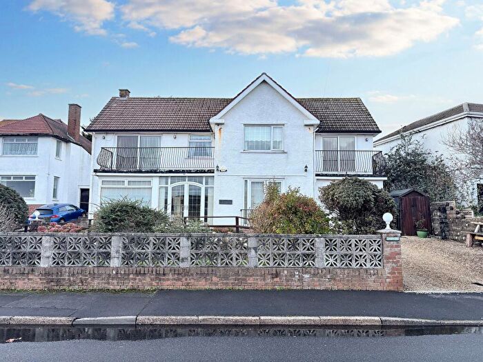 4 Bedroom Detached House For Sale In Maes-Y-Coed, Barry, CF62