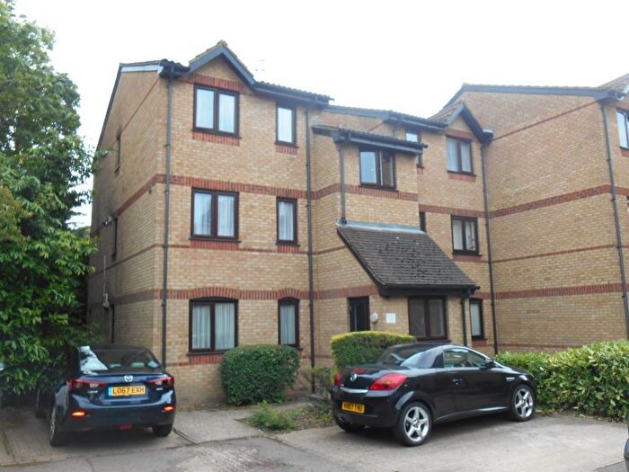1 Bedroom Flat To Rent In Courtlands Close, Watford, WD24