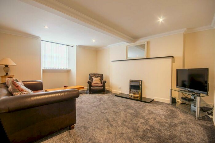 3 Bedroom Flat To Rent In L &#; Duke Place, Edinburgh, EH6