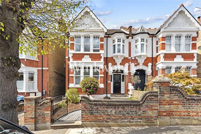 5 Bedroom Semi-Detached House To Rent In Lakeside Road, London, N13