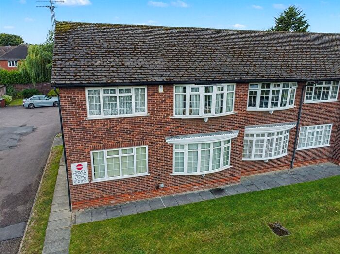 2 Bedroom Flat For Sale In Wollaton Vale, Wollaton, Nottingham, NG8