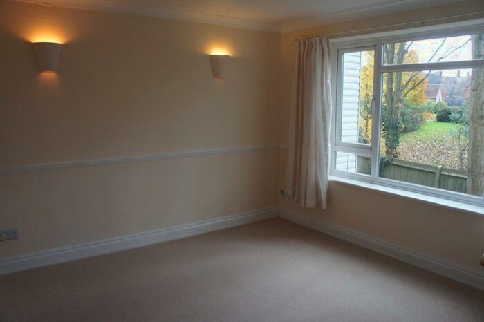 1 Bedroom Flat To Rent In Blackbridge Lane, Horsham, RH12
