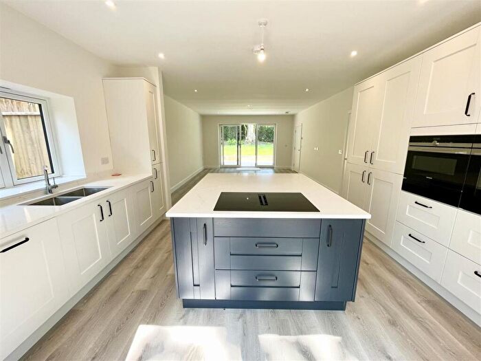 4 Bedroom Detached House For Sale In North Leigh Lane, Wimborne, BH21