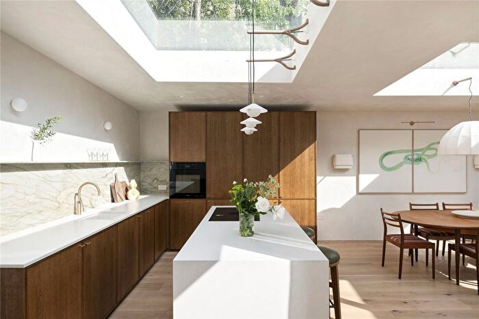 3 Bedroom Mews For Sale In Malton Mews, Notting Hill, London, W10