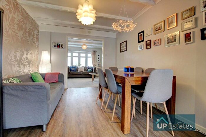 3 Bedroom Semi-Detached House For Sale In Yewdale Crescent, Coventry, CV2