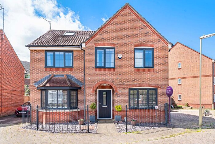 5 Bedroom Detached House For Sale In Fawn Drive, Aldershot, Hampshire, GU12