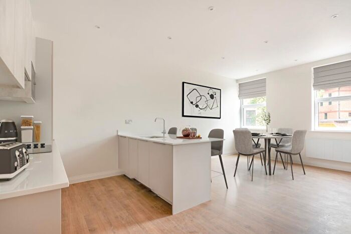 2 Bedroom Flat For Sale In Furlong Road, Bourne End, SL8