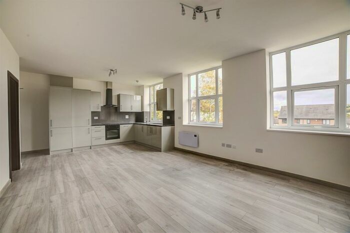 1 Bedroom Flat To Rent In Bedroom Property In Ravenscliffe Avenue, Bradford, BD10