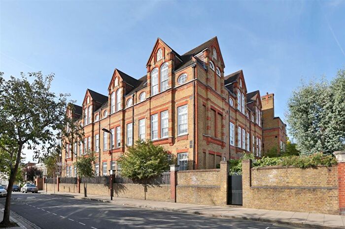 2 Bedroom Flat For Sale In Scholars Place, London, N16