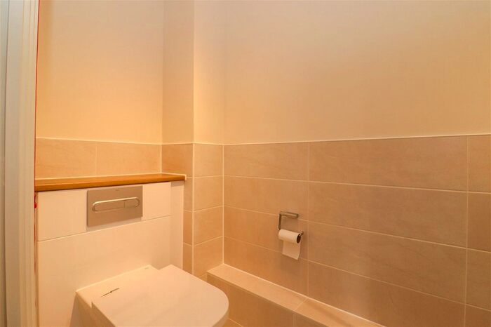 2 Bedroom Flat For Sale In The Dean, Alresford, SO24
