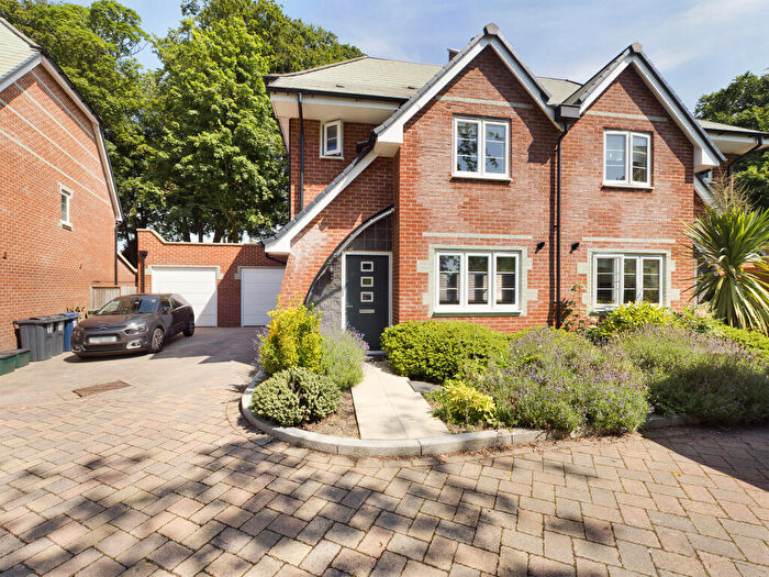 3 Bedroom Semi Detached House To Rent In Eisenhower Lower Close, High Wycombe, HP11