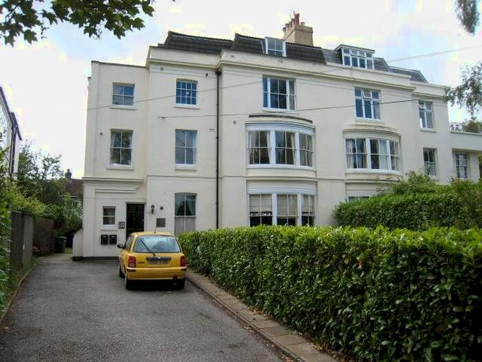 2 Bedroom Flat To Rent In Grove Hill Gardens, Tunbridge Wells, Kent, TN1