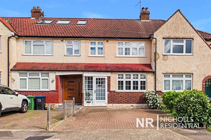 3 Bedroom Property For Sale In Hartfield Road, Chessington, Surrey., KT9