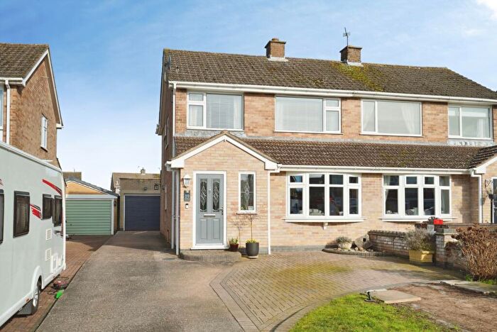 3 Bedroom Semi-Detached House For Sale In St. Denys Crescent, Ibstock, Leicestershire, LE67