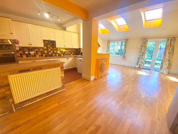 3 Bedroom Semi-detached House For Sale In Kings Road, Fareham, PO16