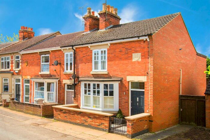 4 Bedroom End Of Terrace House To Rent In Union Street, Kettering, NN16