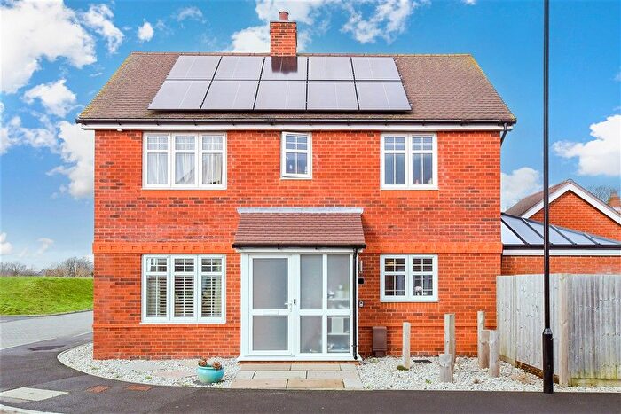 3 Bedroom Detached House For Sale In West Brook View, Emsworth, Hampshire, PO10