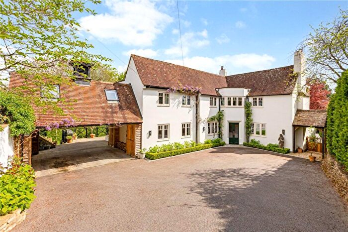 5 Bedroom Detached House For Sale In The Fairway, Devizes, Wiltshire, SN10