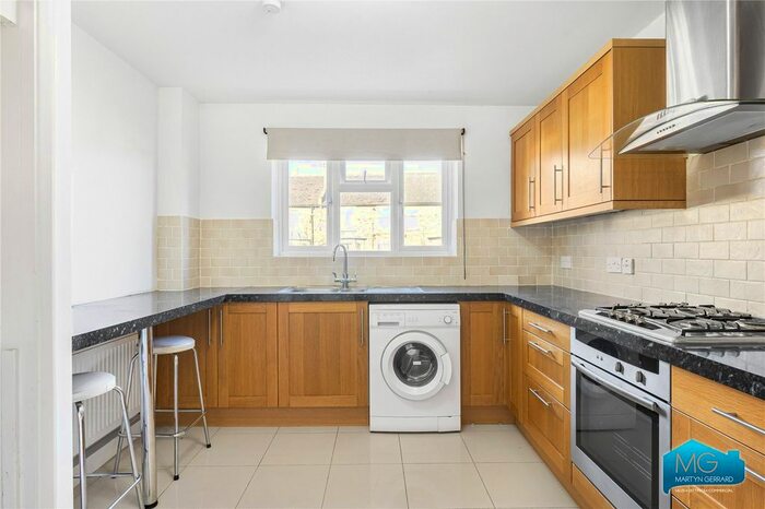 1 Bedroom Flat To Rent In Sherwood Court, Friern Park, North Finchley, London, N12