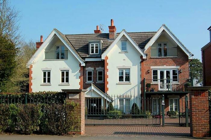 2 Bedroom Apartment To Rent In Packhorse Road, Gerrards Cross, Buckinghamshire, SL9