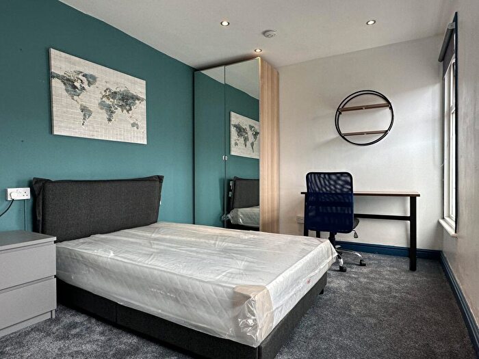 3 Bedroom Terraced House To Rent In Modern Bedroom Bathroom House // /, LN5