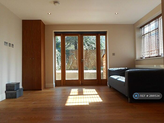 1 Bedroom Flat To Rent In Highbury New Park, London, N5