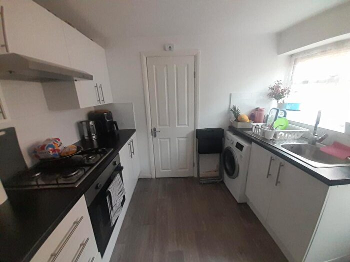 1 Bedroom Flat To Rent In Perrymans Farm Road, Newbury Park, IG2