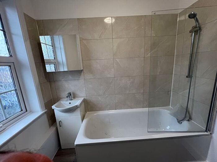 1 Bedroom Property To Rent In High Street, Edgware, HA8
