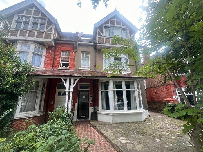 Flat To Rent In Pembroke Avenue, Hove, BN3