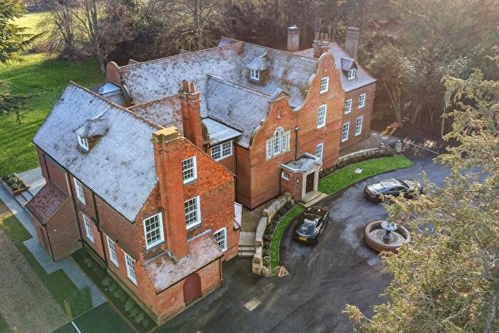 1 Bedroom Penthouse For Sale In Mansion Apartments - Millfield Park, CM15