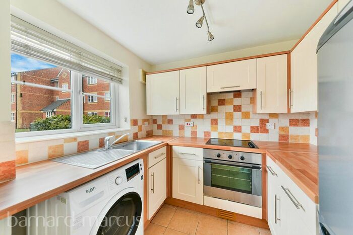 1 Bedroom Flat To Rent In Redford Close, Feltham, TW13