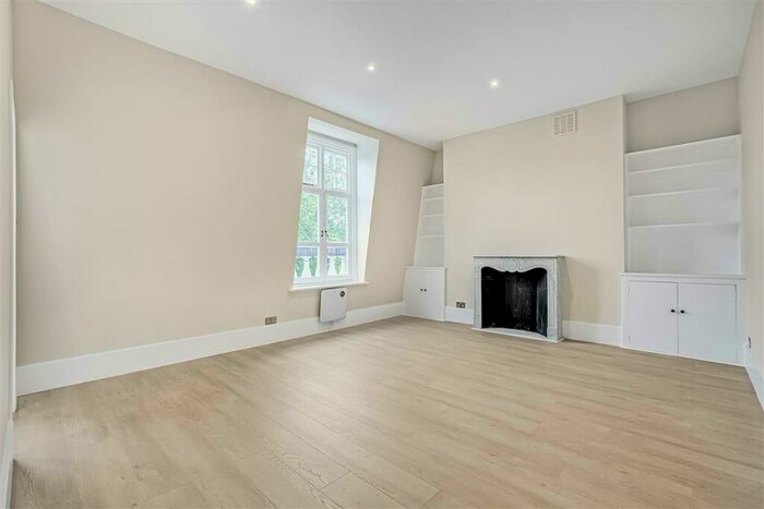 Flat To Rent In Prince Of Wales Drive, SW11