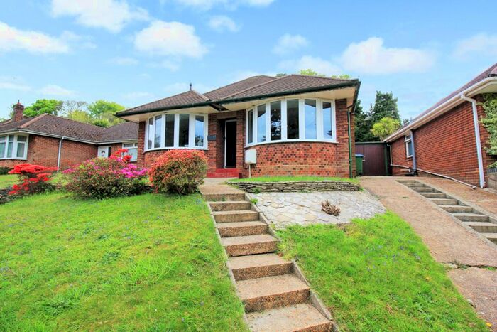 2 Bedroom Detached Bungalow For Sale In Dell Road, Southampton, SO18