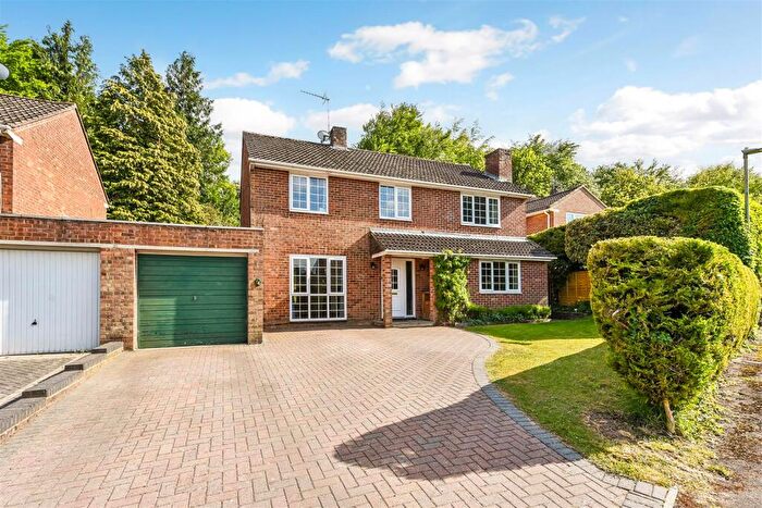 4 Bedroom Link Detached House For Sale In Beech Close, Thruxton, Andover, SP11