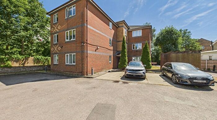 1 Bedroom Flat For Sale In Eleanor Way, Waltham Cross, EN8