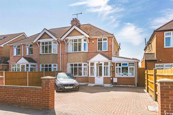 4 Bedroom Semi-Detached House For Sale In Maidenhead Road, Windsor, SL4