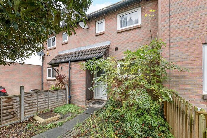 2 Bedroom Terraced House For Sale In Emerald Close, London, E16