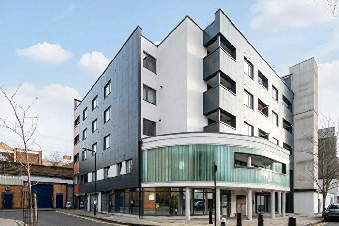 1 Bedroom Flat To Rent In Triangle Road, London Fields, E8