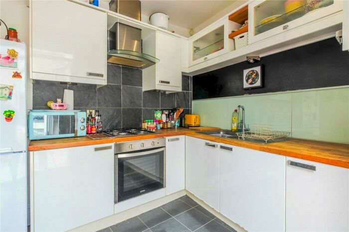 2 Bedroom Apartment For Sale In Winchester Road, Bristol, BS4