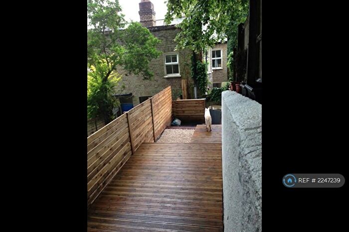 2 Bedroom Maisonette To Rent In Oaksford Avenue, London, SE26