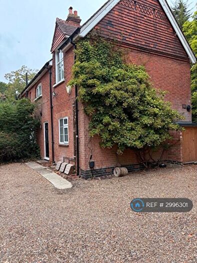 2 Bedroom Flat To Rent In Rookery Lane, Bromley, BR2