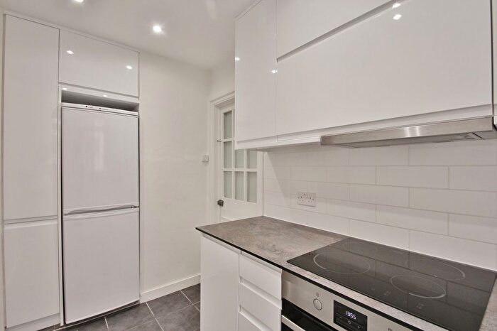 1 Bedroom Flat To Rent In Latymer Court, Hammersmith Road, Hammersmith, W6