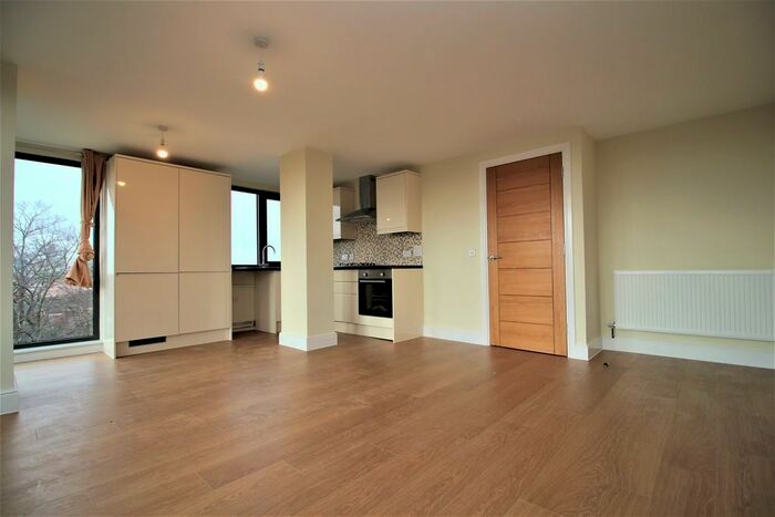3 Bedroom Flat To Rent In Charter House, High Road, Ilford, IG1