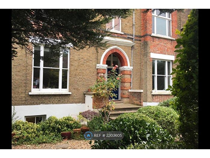 3 Bedroom Flat To Rent In Anerley Park, London, SE20