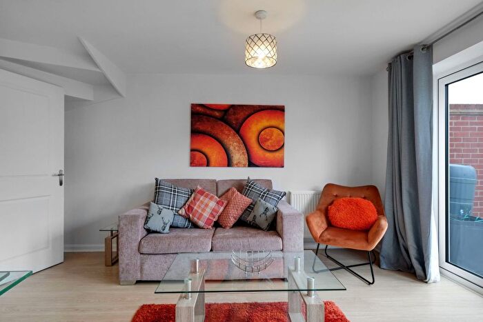 4 Bedroom Semi-Detached House To Rent In Kensal Green Drive, Maidenhead, SL6