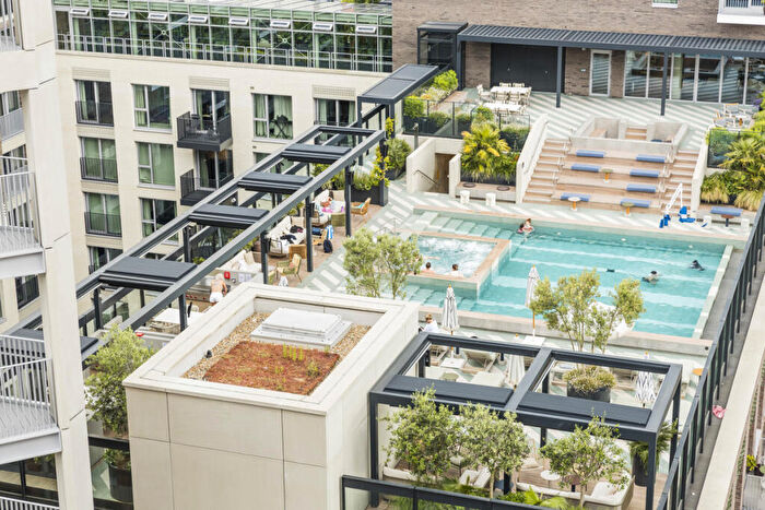 Flat To Rent In Bloom East, Nine Elms Ln, Nine Elms, London, SW11