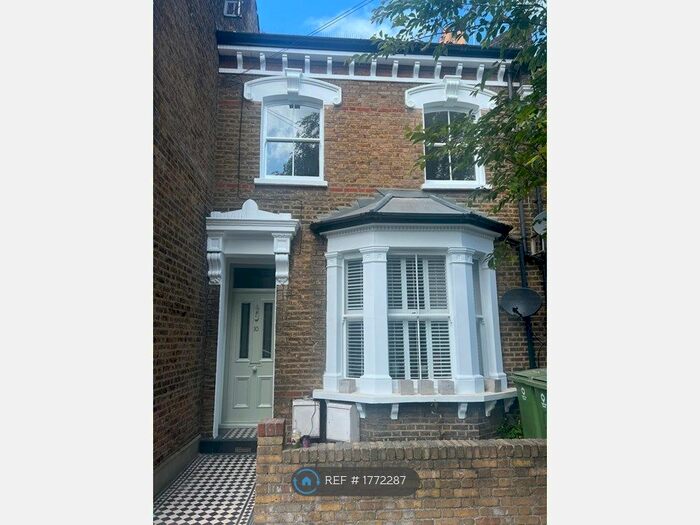 2 Bedroom Flat To Rent In Fellbrigg Road, East Dulwich, SE22